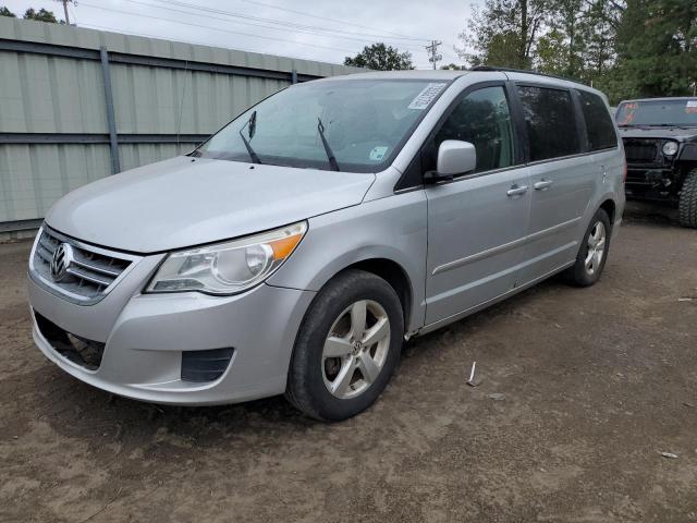 2010 Volkswagen Routan SE