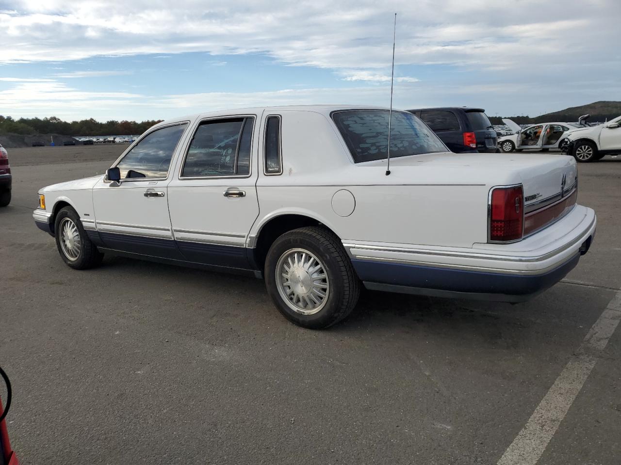 1LNLM82W7RY764648 1994 Lincoln Town Car Signature