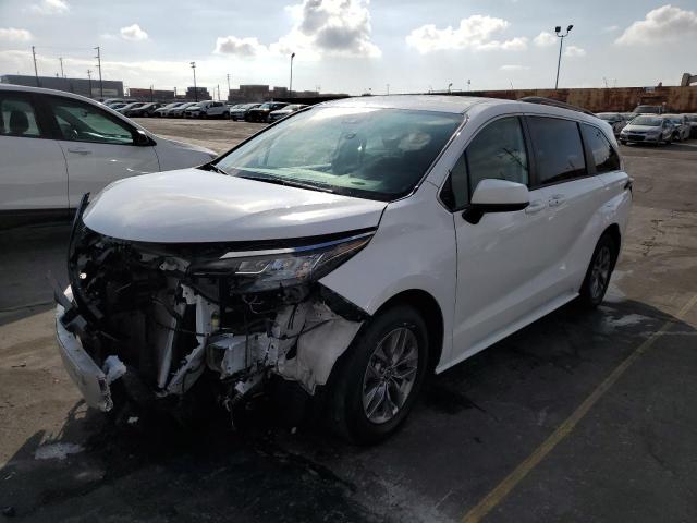 2022 Toyota Sienna LE