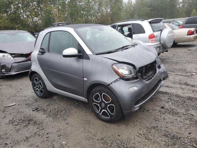 VIN WMEFJ9BA7JK317380 2018 Smart Fortwo no.4