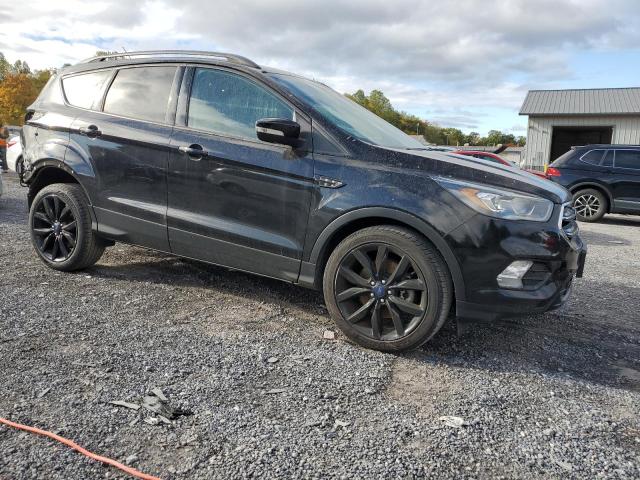 1FMCU9JD0HUE62212 Ford Escape Titanium