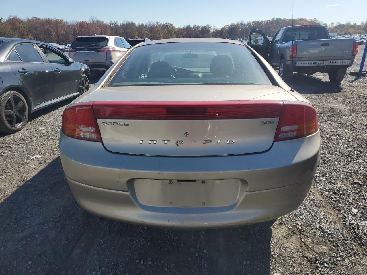 2B3HD46R54H630085 2004 Dodge Intrepid Se