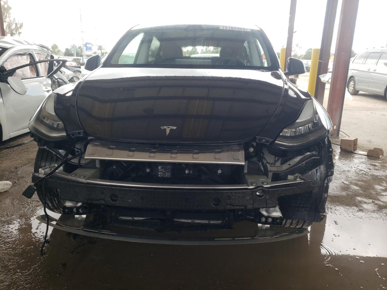 5YJYGAEDXMF124722 Tesla Model Y  5