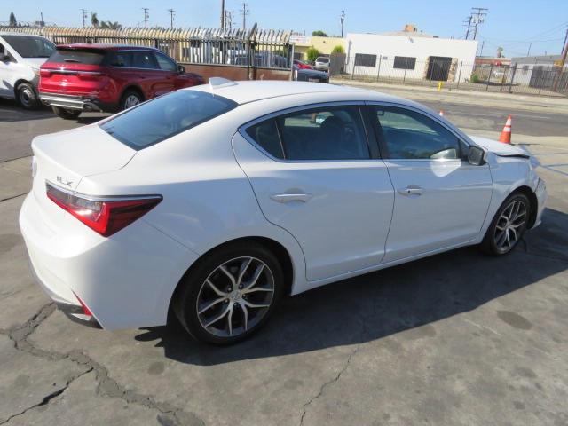 19UDE2F7XKA014117 Acura ILX PREMIU 3