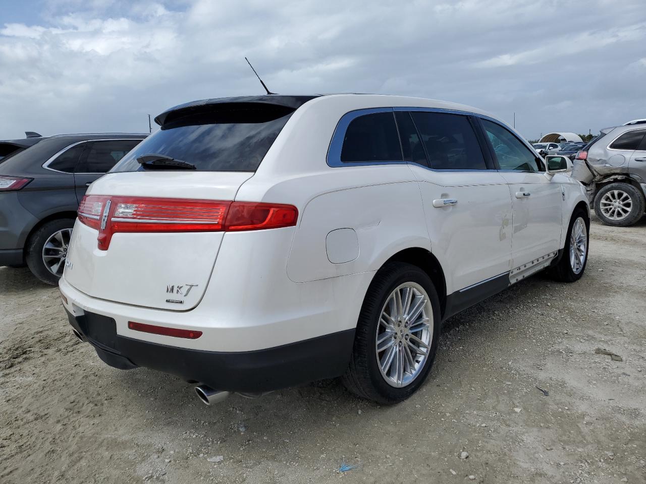 2lmhj5at9fbl02531 2LMHJ5AT9FBL02531 2015 Lincoln Mkt
