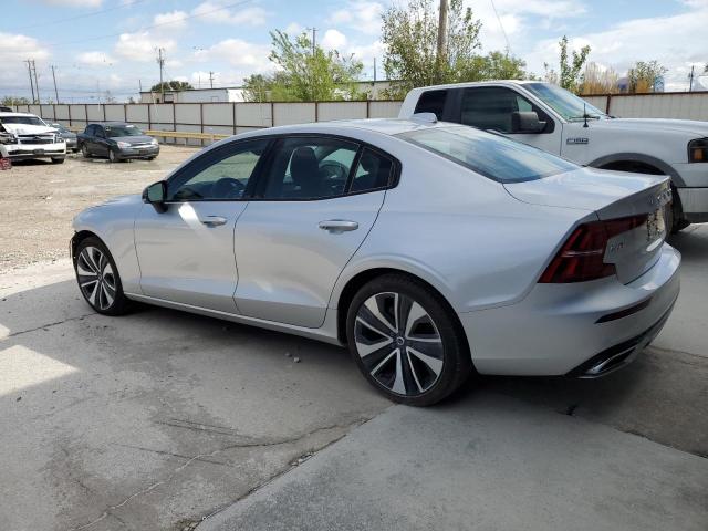 2022 VOLVO S60 B5 MOM 7JRL12FZ3NG177492