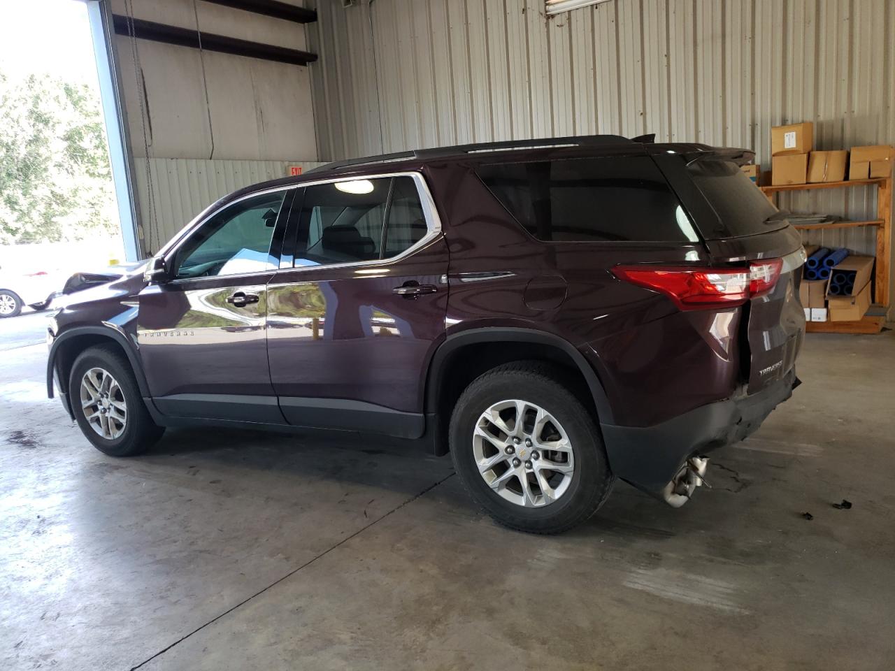 1GNERGKW5KJ147327 Chevrolet Traverse L 2