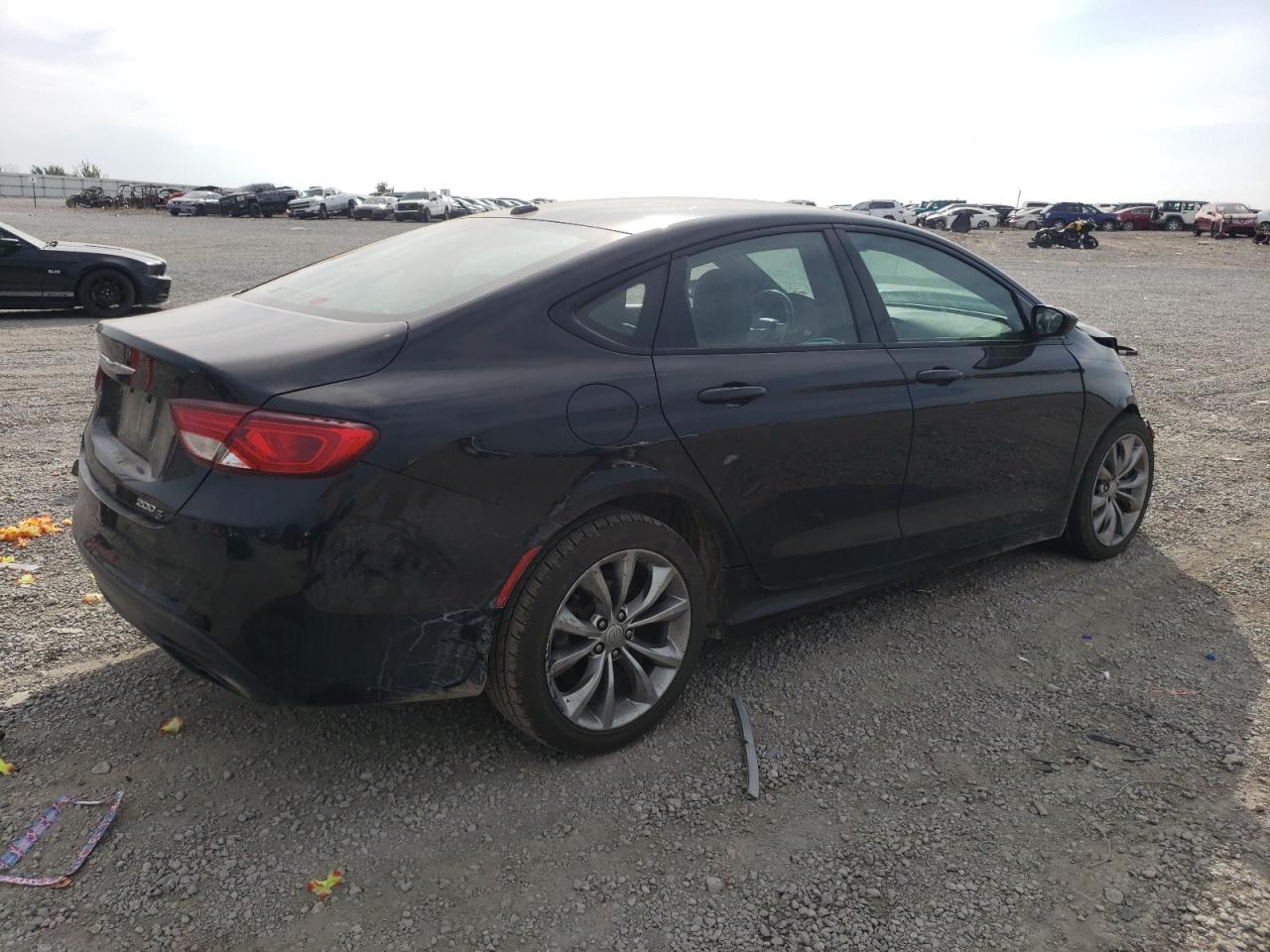 2015 Chrysler 200 S vin: 1C3CCCBB2FN585202