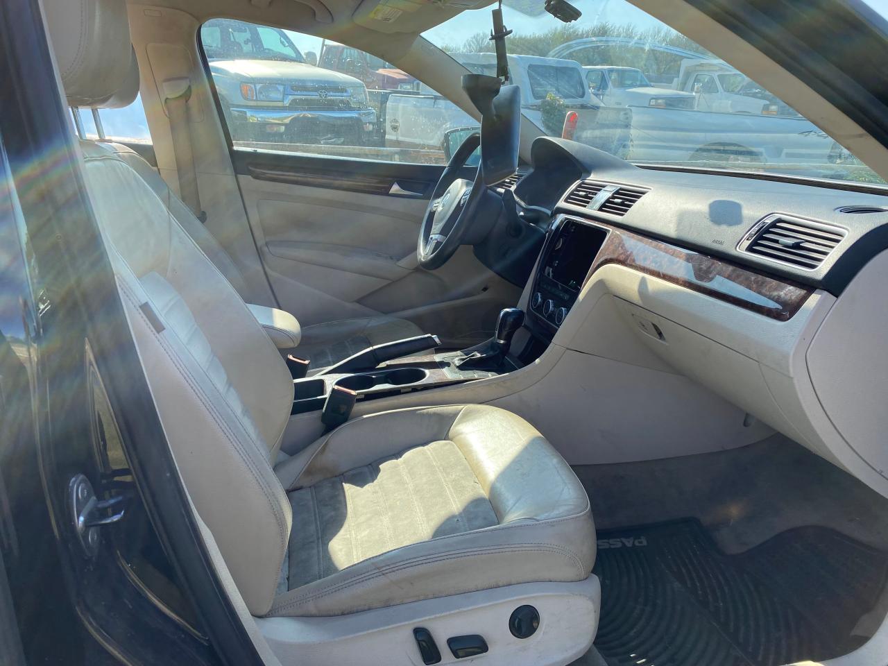 1VWCN7A30DC073726 2013 Volkswagen Passat Sel