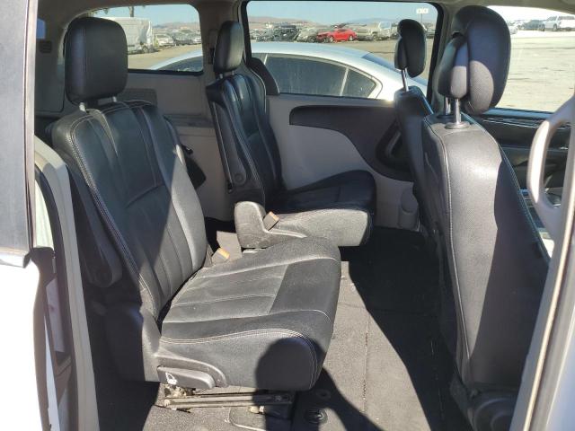 2016 CHRYSLER TOWN & COU - 2C4RC1BG4GR230977