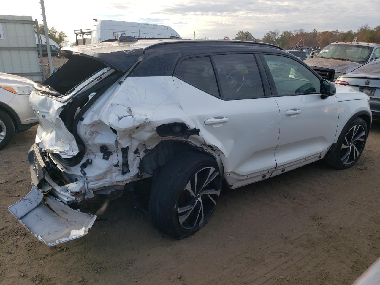 2021 Volvo Xc40 T5 R-Design vin: YV4162UM3M2497550