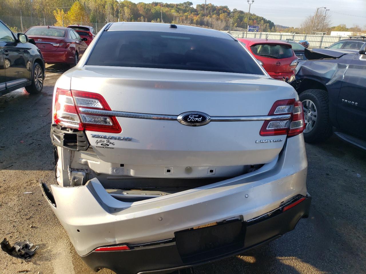 Lot #2395070835 2018 FORD TAURUS LIM