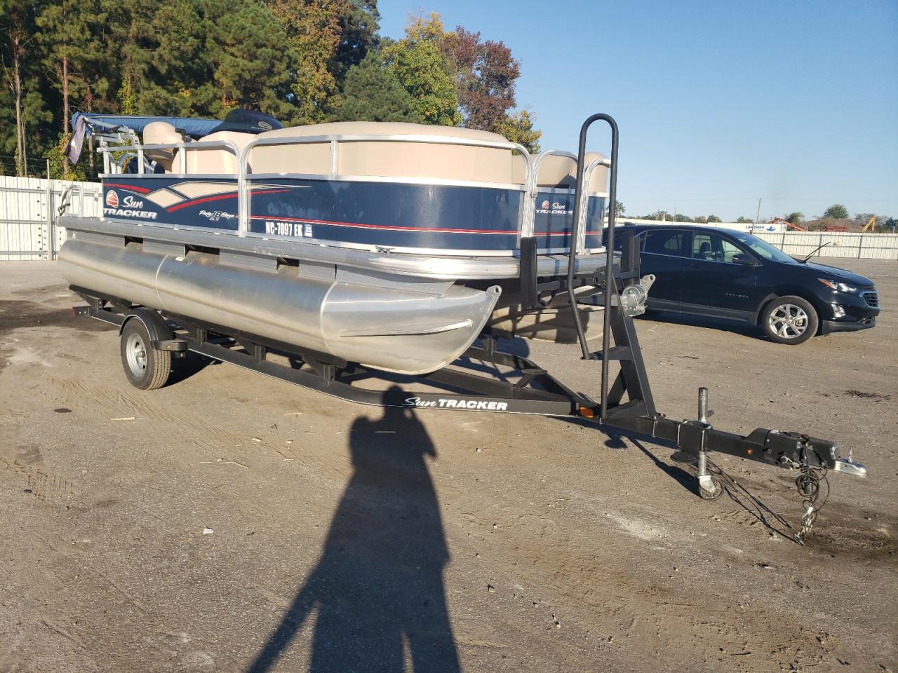Lot #2199555813 2019 SUNT PARTYBARGE