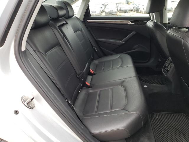  VOLKSWAGEN PASSAT 2017 Сріблястий