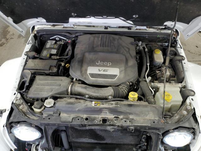 1C4GJWBG5JL922871 Jeep Wrangler Sahara