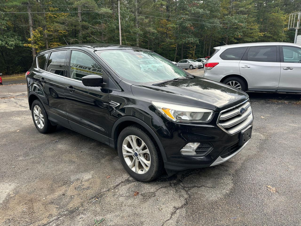 1FMCU9G95HUA28967 2017 Ford Escape Se