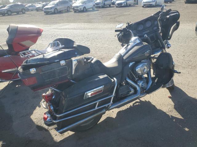 2011 HARLEY-DAVIDSON FLHTCU 1HD1FC411BB674445
