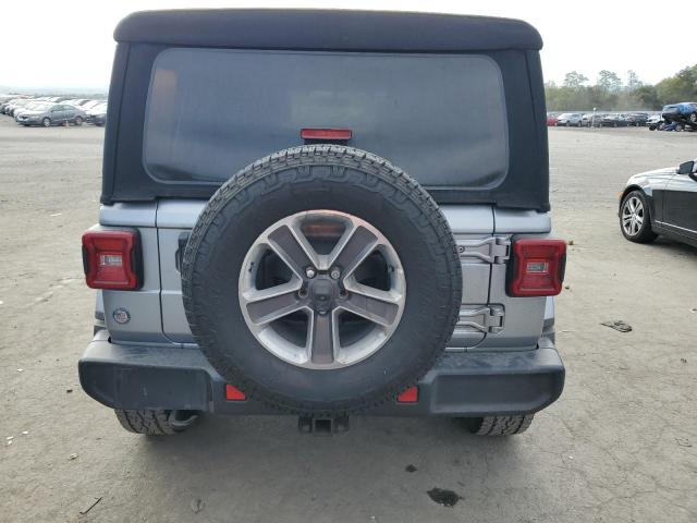 1C4HJXEG2JW249882 Jeep Wrangler Unlimited Sahara