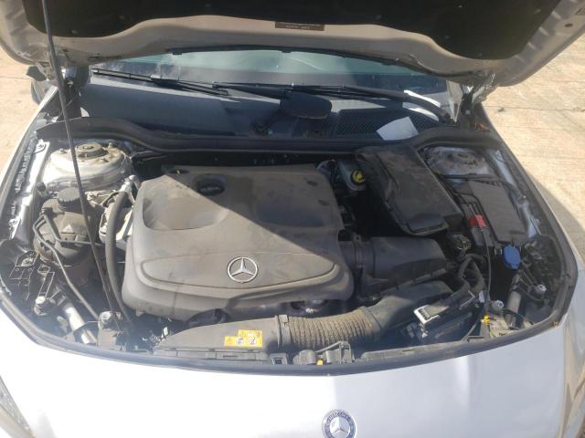 WDDSJ4GB8HN428584 Mercedes-Benz CLA 250 4MATIC
