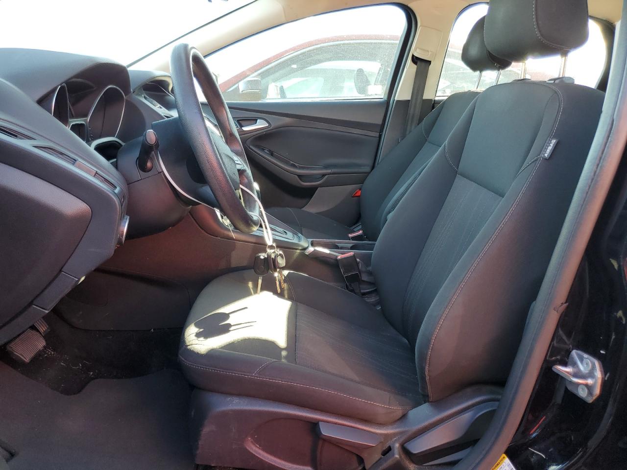 VIN: 1FADP3F23JL258722 2018 FORD FOCUS