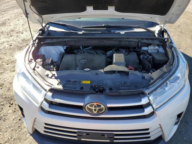 5TDJZRFH0JS525036 Toyota Highlander Se