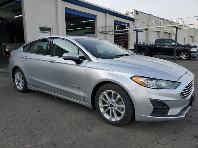 3FA6P0LU4KR144938 Ford Fusion SE 4