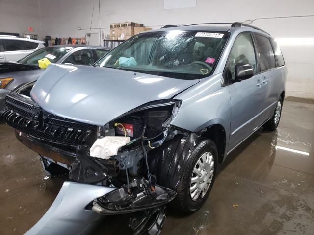 2004 Toyota Sienna CE