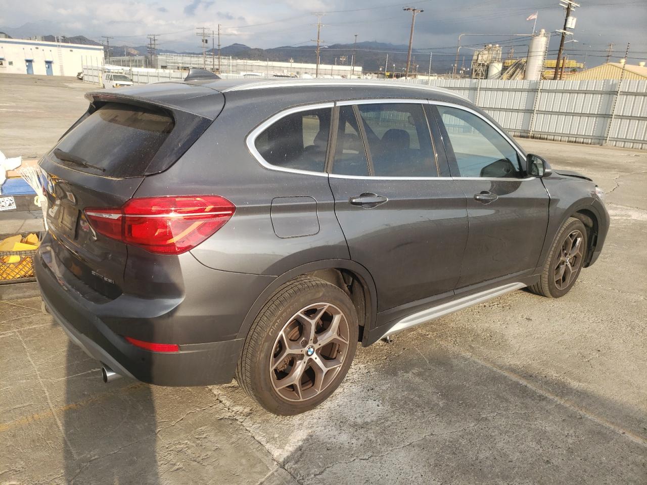 WBXHU7C58K3H46288 BMW X1 SDRIVE2 3