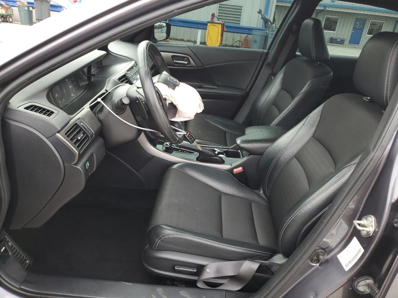 1HGCR2F52HA096979 HONDA ACCORD 2017