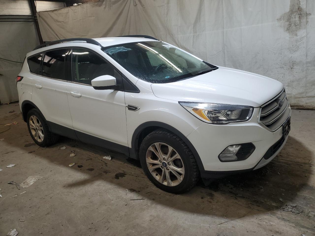 1FMCU0GD0JUD38143 2018 Ford Escape Se