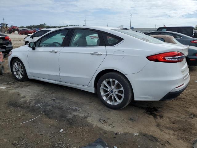 3FA6P0LU8LR184201 Ford Fusion SE 2