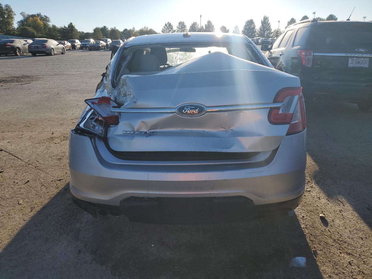 1FAHP2DW2BG136574 2011 Ford Taurus Se