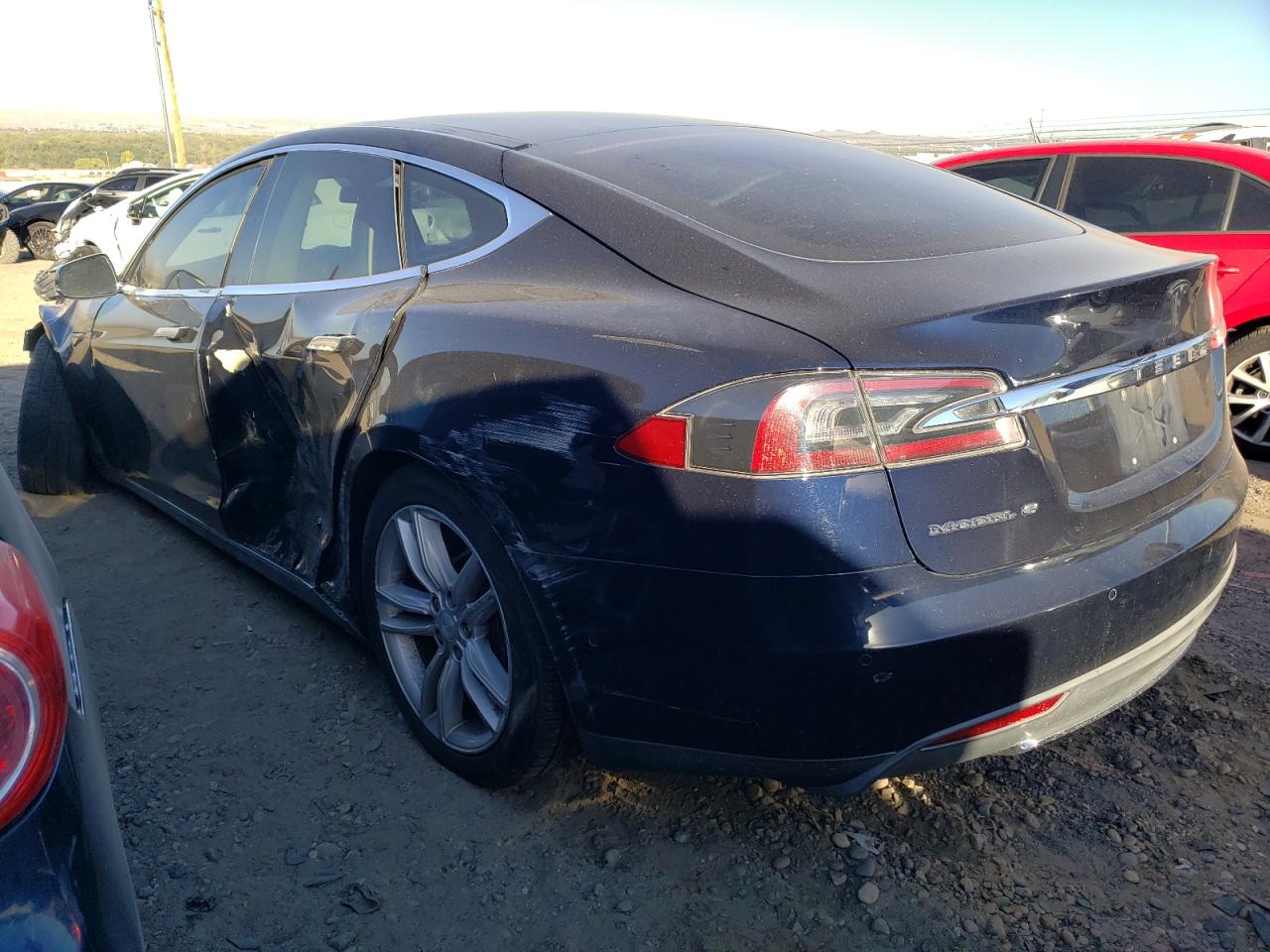 2014 Tesla Model S vin: 5YJSA1H11EFP65932