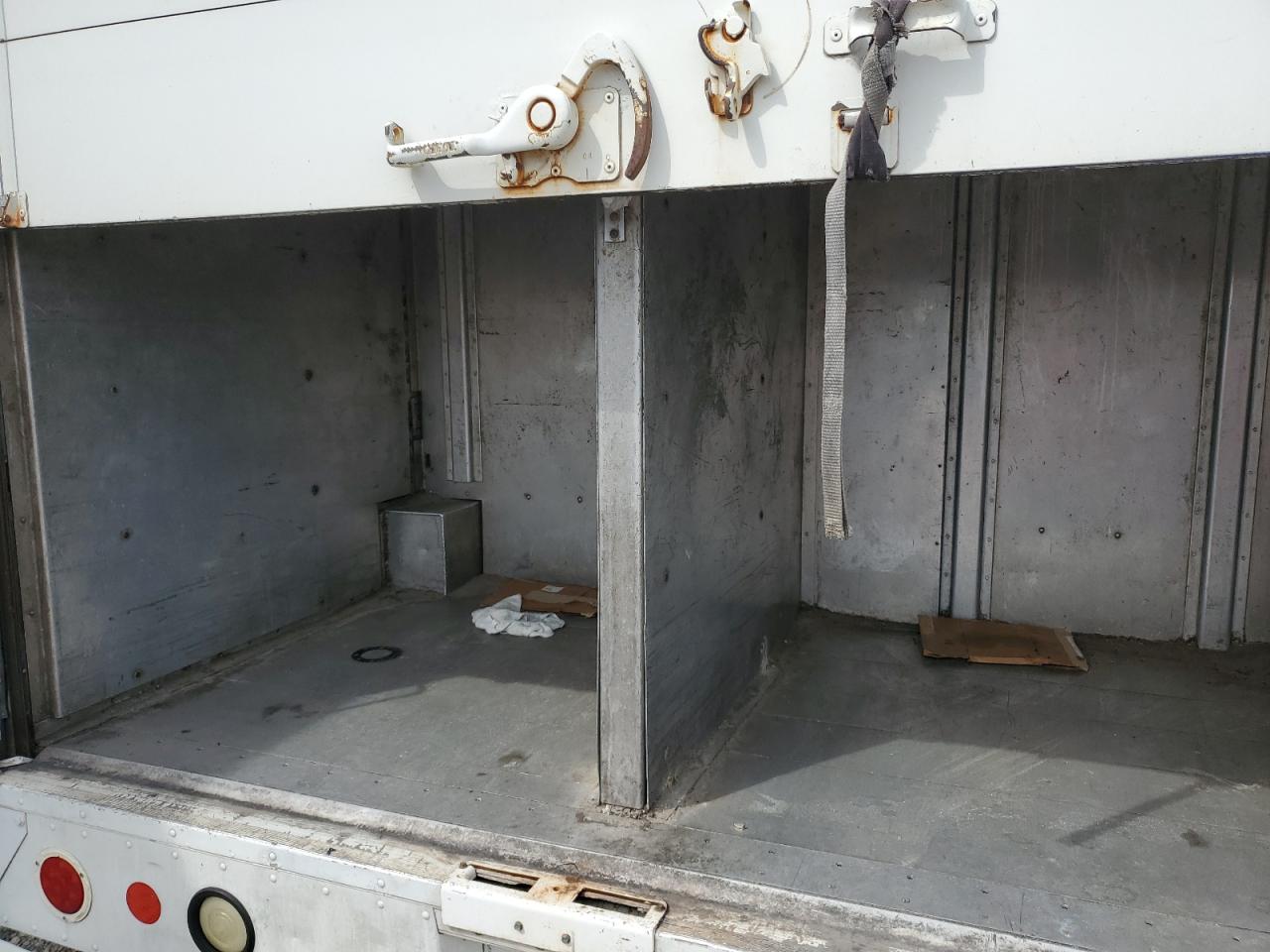 1FCLE49L74HB04611 2004 Ford Econoline E450 Super Duty Commercial Stripped Chassis 1FCLE49L74HB04611 2004 Ford Econoline E450 Super Duty Commercial Stripped Chassis