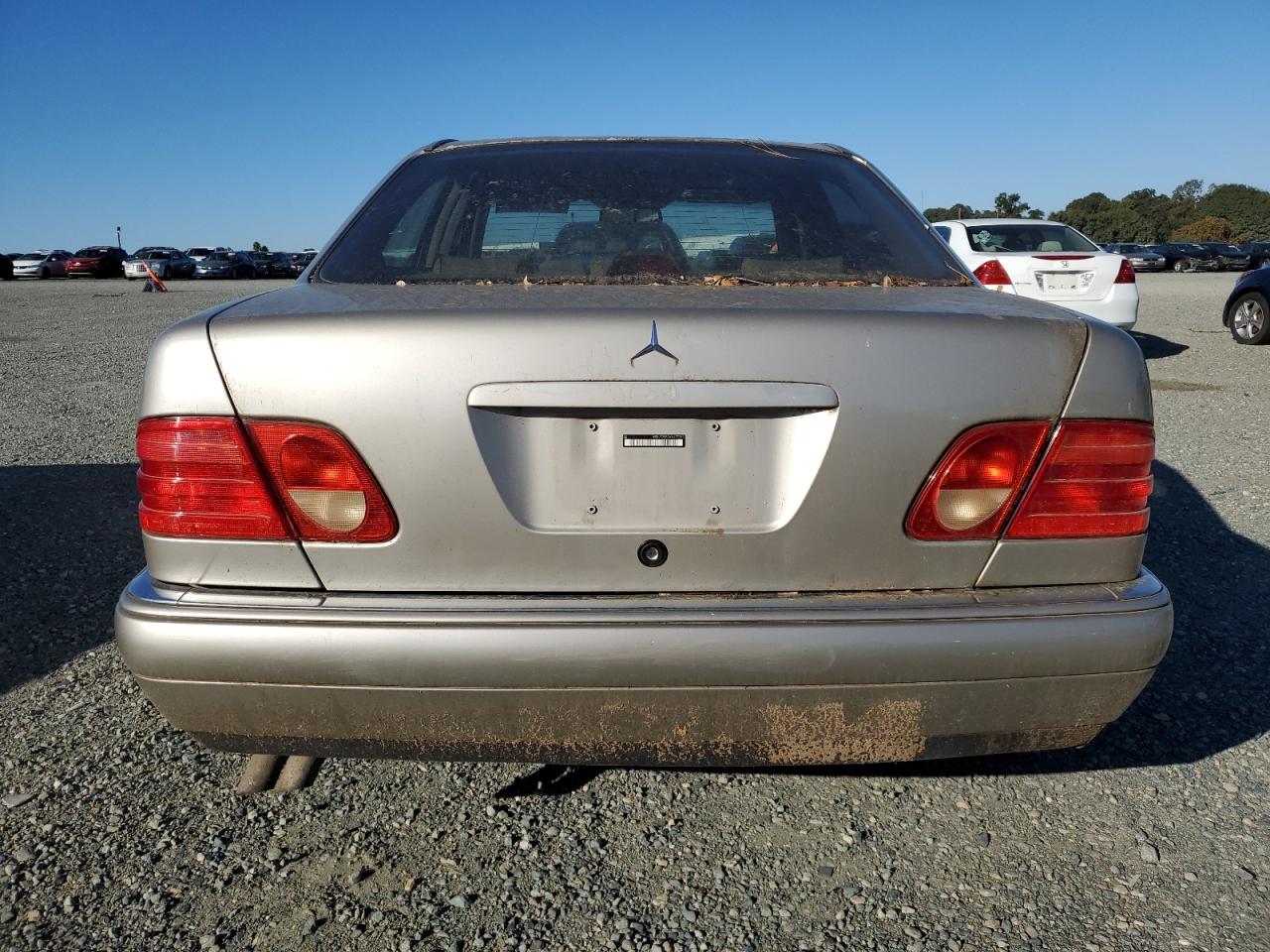 WDBJF25F0WA477282 1998 Mercedes-Benz E 300Td