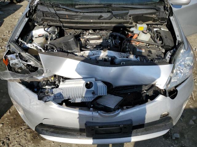  TOYOTA PRIUS 2015 Серебристый