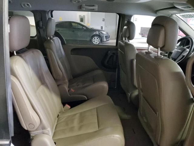 2016 CHRYSLER TOWN & COU - 2C4RC1BG2GR132790