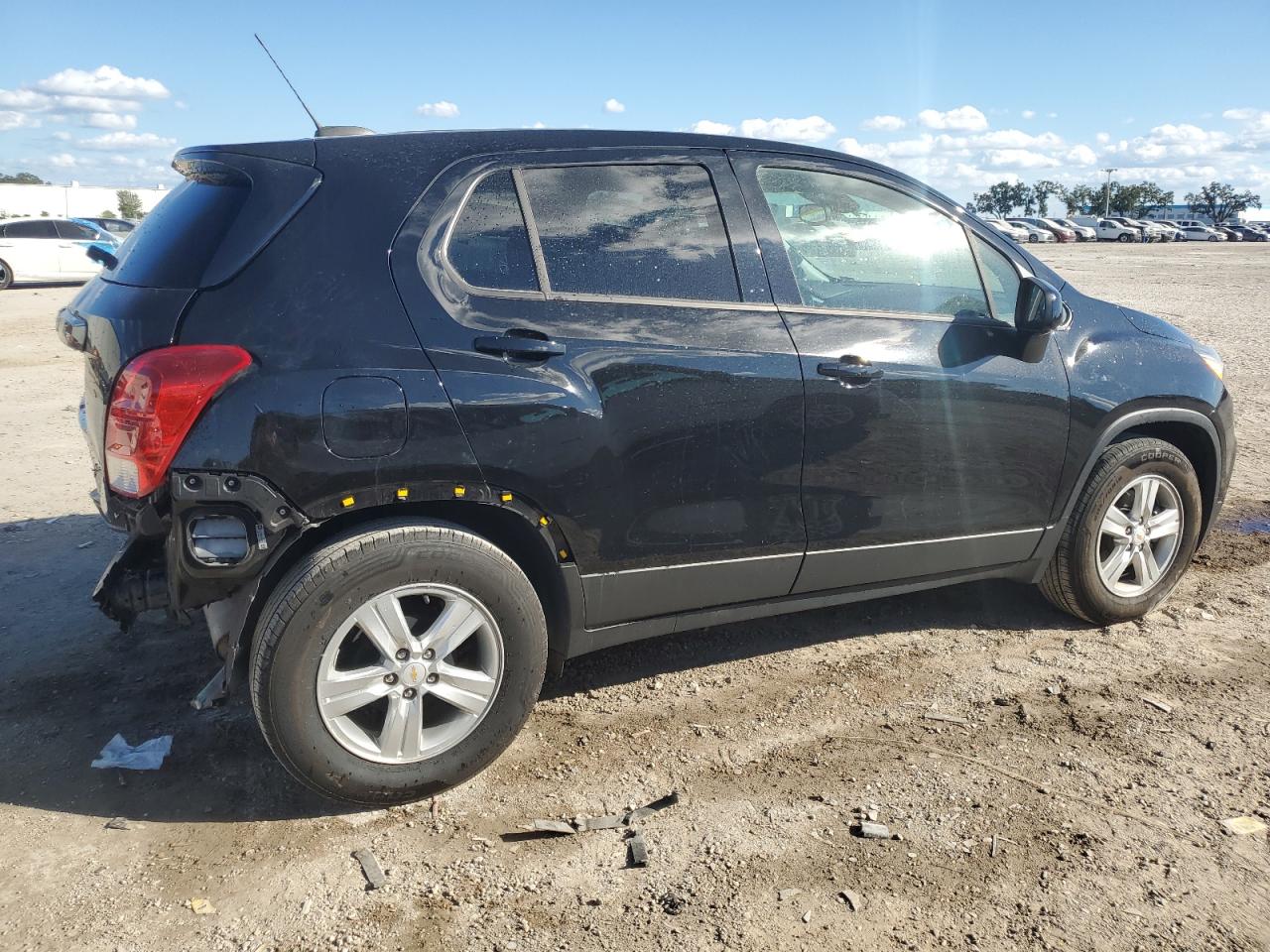 KL7CJKSB1LB321006 Chevrolet Trax LS 3