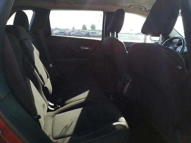 1C4PJLCB8GW274273 Jeep Cherokee Latitude