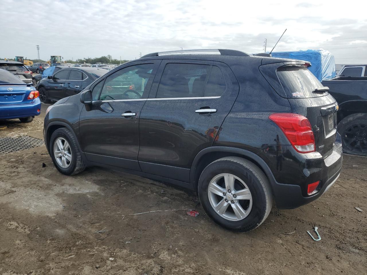 KL7CJLSB7KB798768 Chevrolet Trax 1LT 2