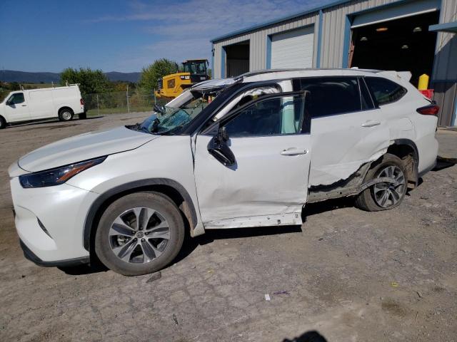 VIN 5TDGZRBH7NS576216 2022 Toyota Highlander, Xle no.1