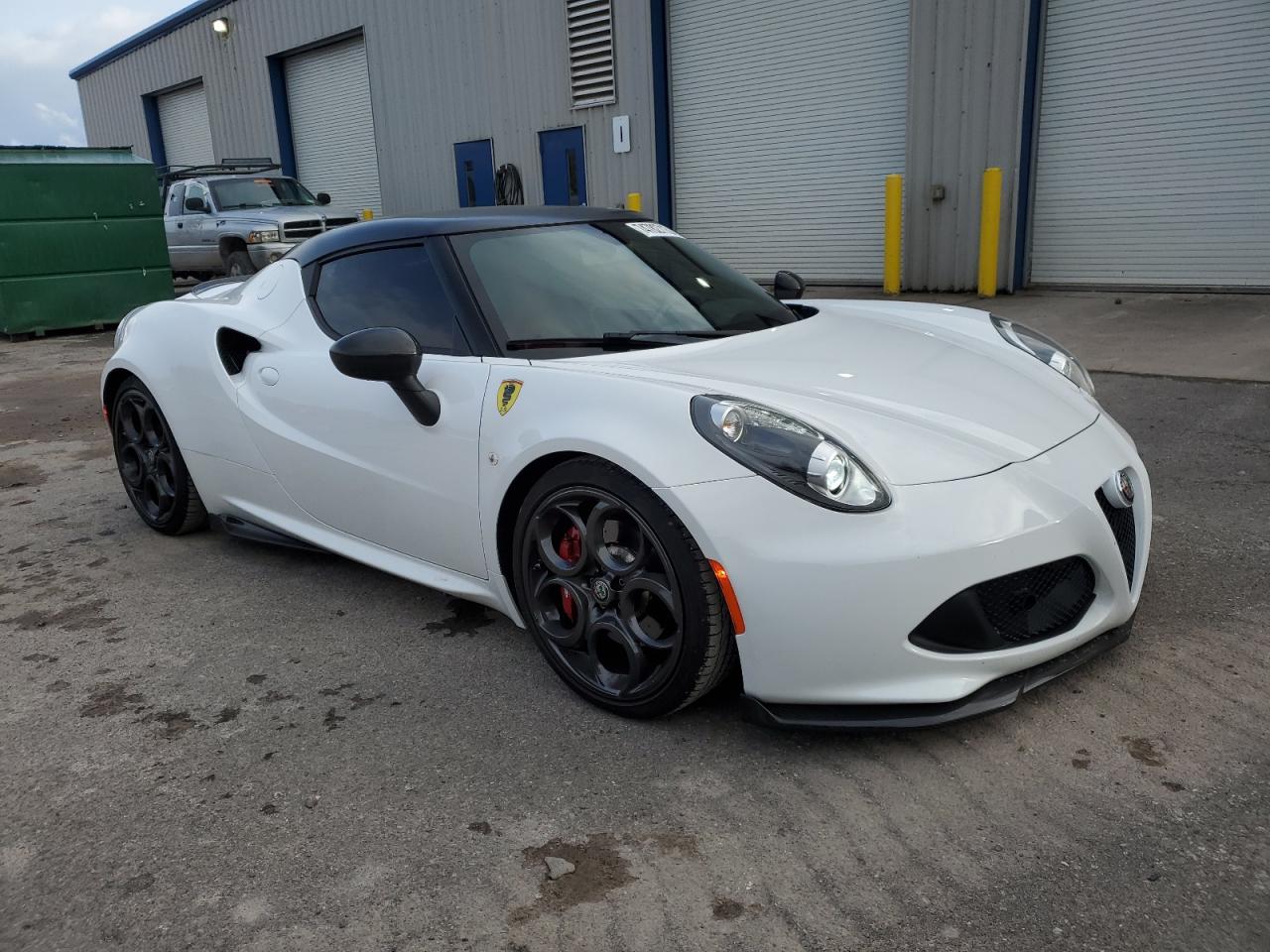 ZARBAAA47HM245045 2017 Alfa Romeo 4C