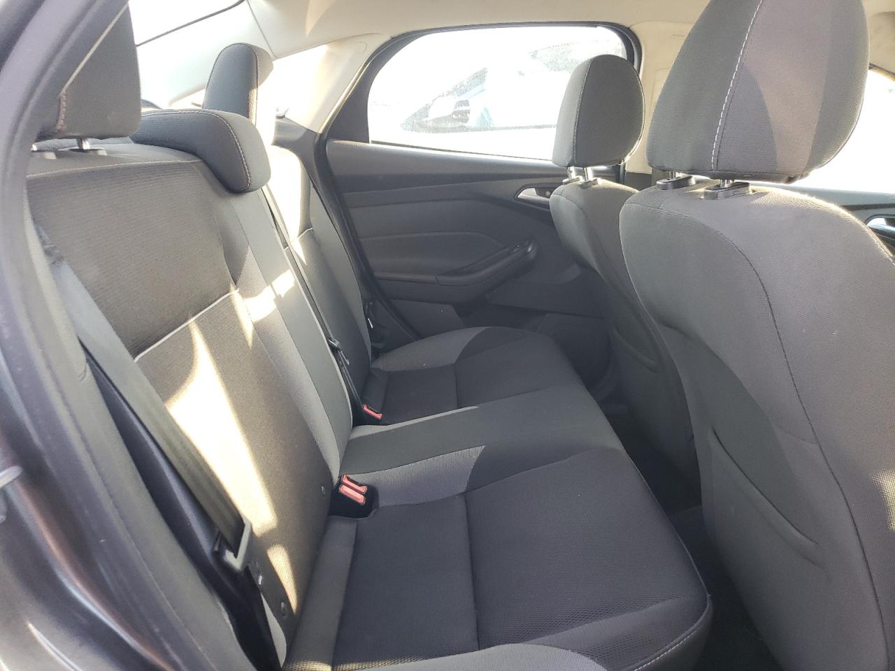 1FADP3F25EL437575 2014 Ford Focus Se