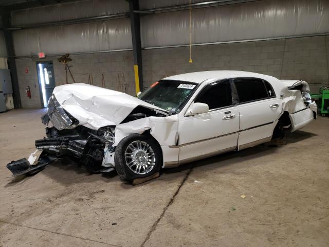 2010 Lincoln Town Car Signature Limited