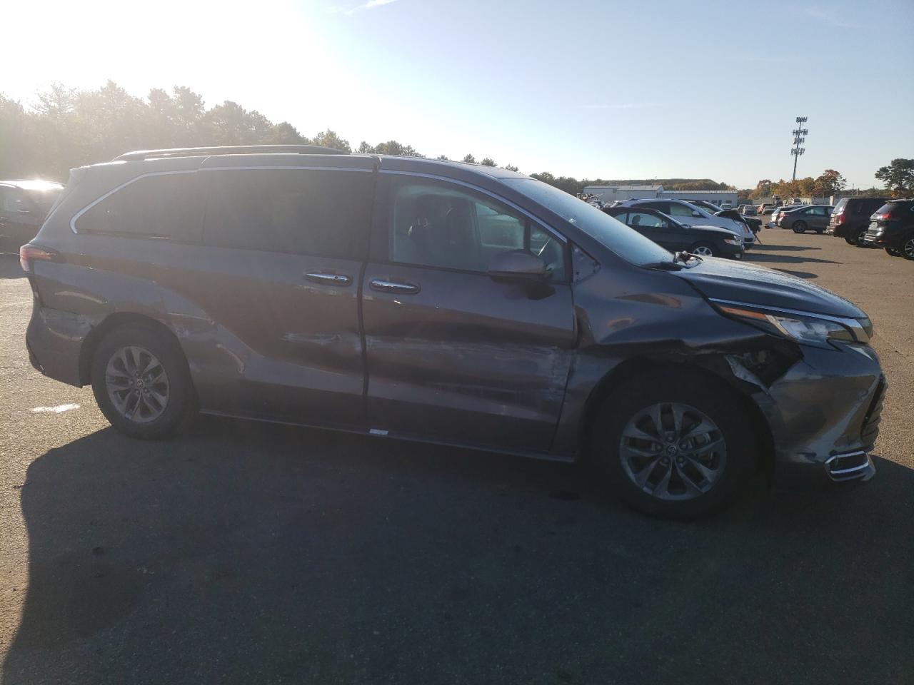 Lot #2888517383 2022 TOYOTA SIENNA XLE