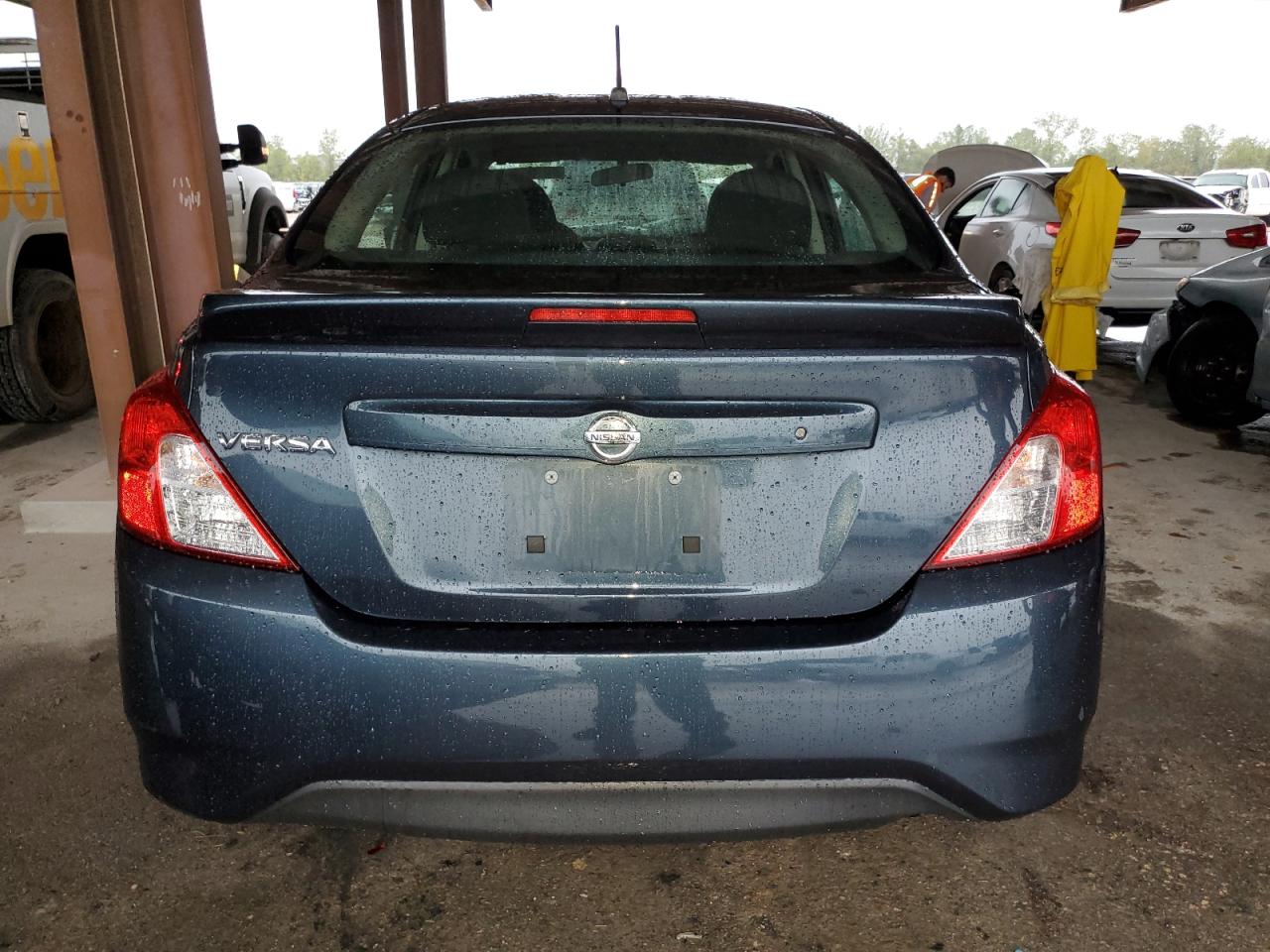 NISSAN VERSA S
