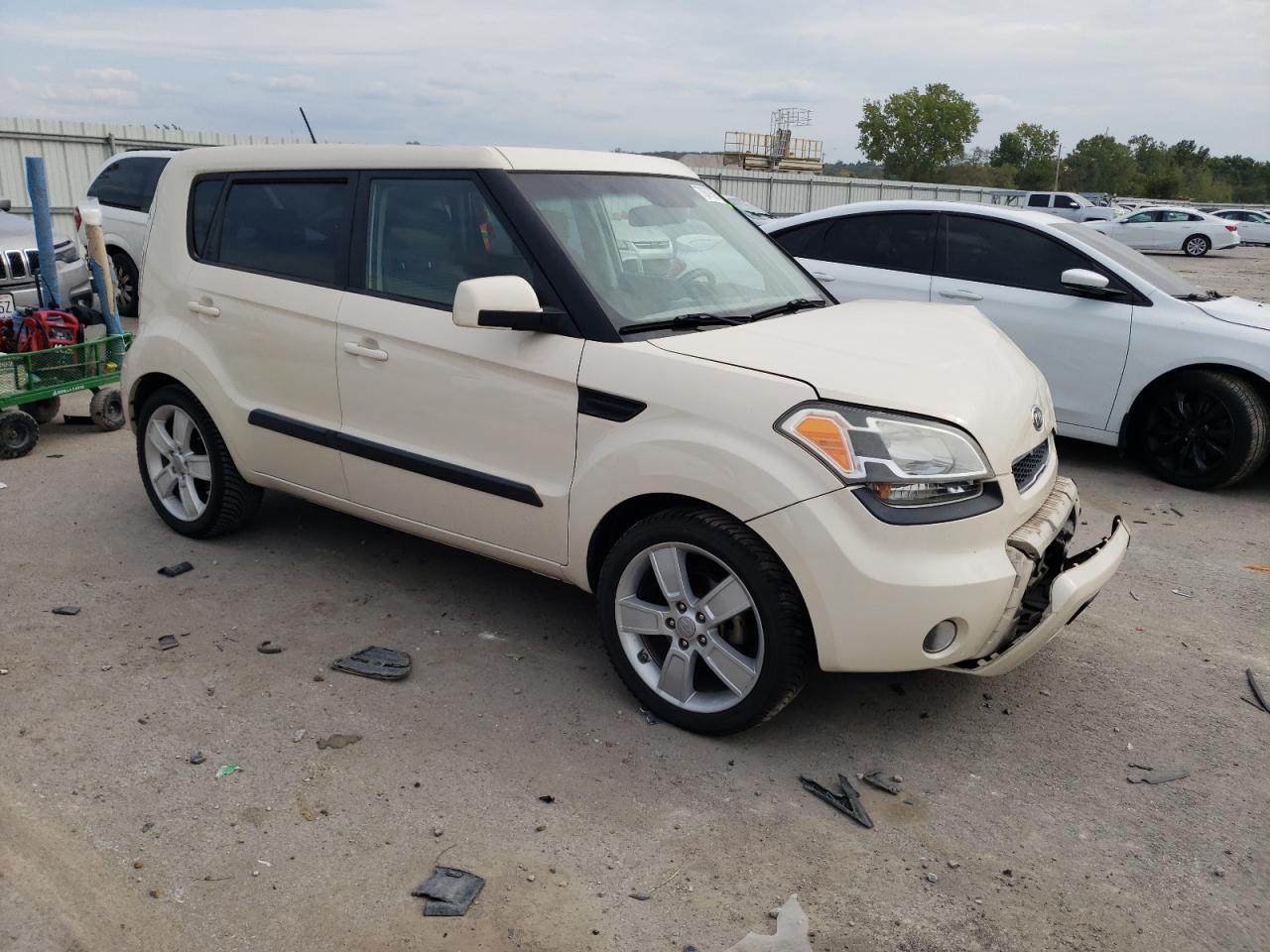 KNDJT2A2XB7733934 2011 Kia Soul +