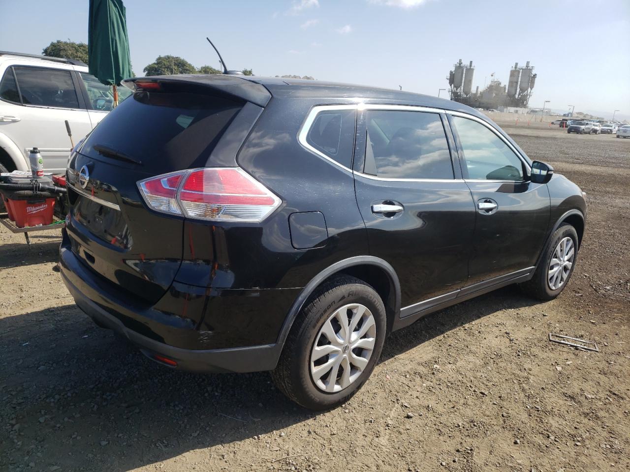 2015 Nissan Rogue S vin: KNMAT2MT1FP539285