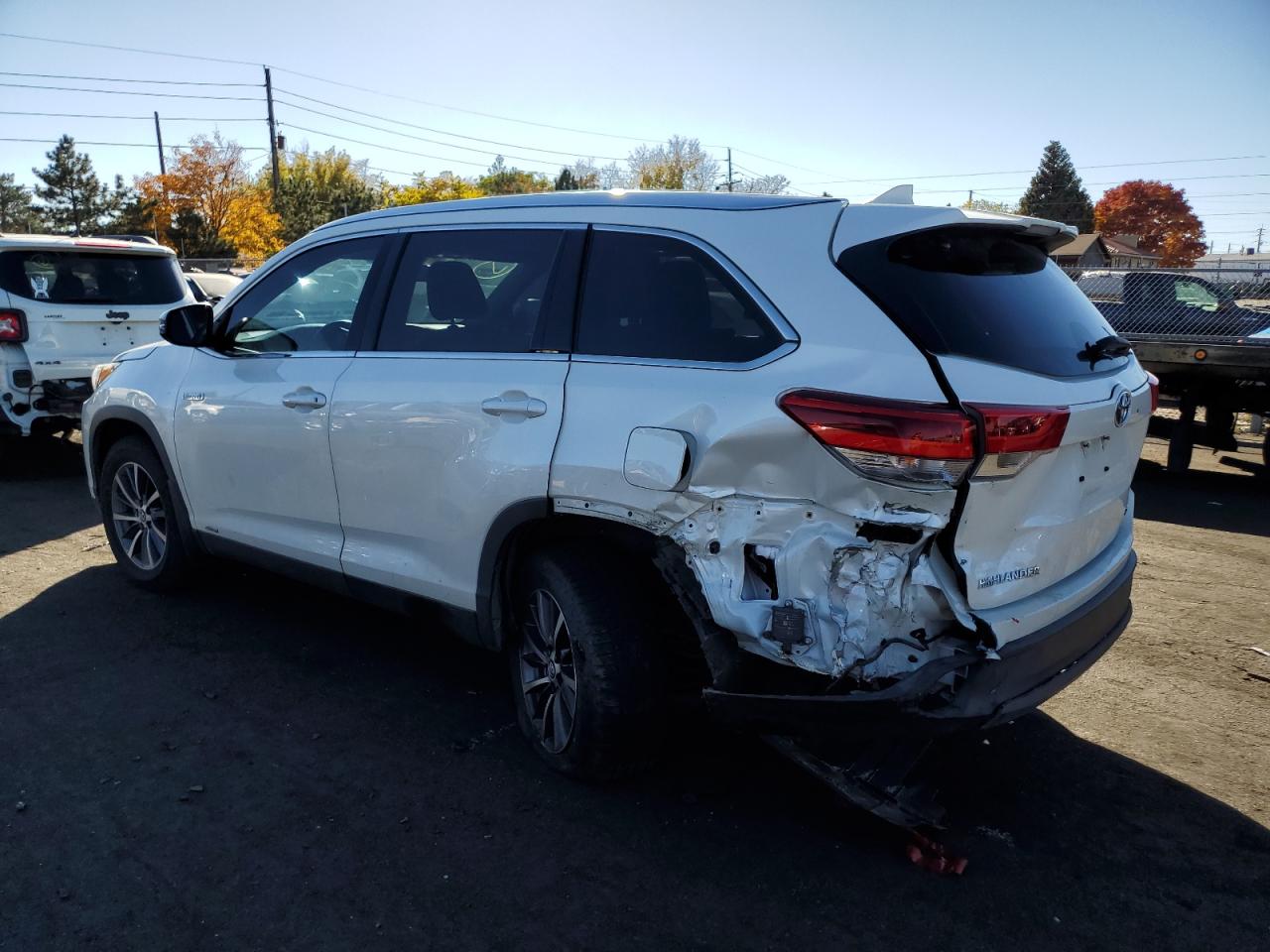 2019 Toyota Highlander Hybrid vin: 5TDJGRFH9KS074518