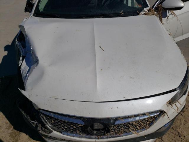 2018 Buick Regal Tourx Essence VIN: W04GV8SX4J1118566 Lot: 71043693